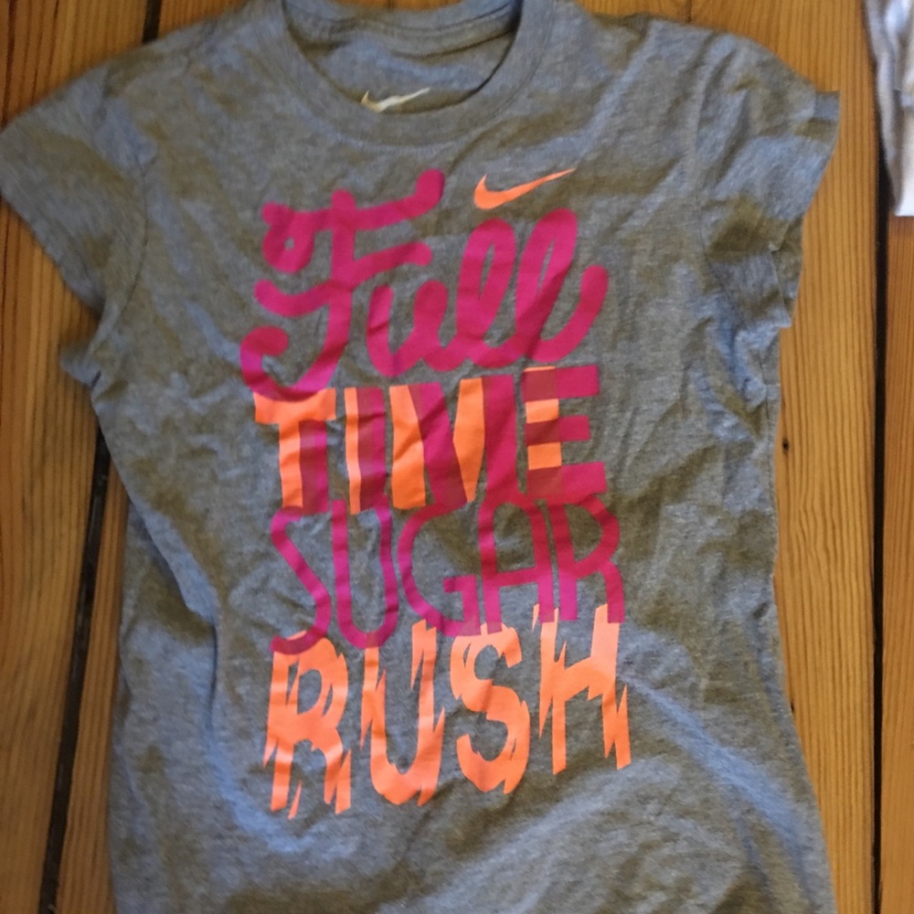 Nike girls shirt medium